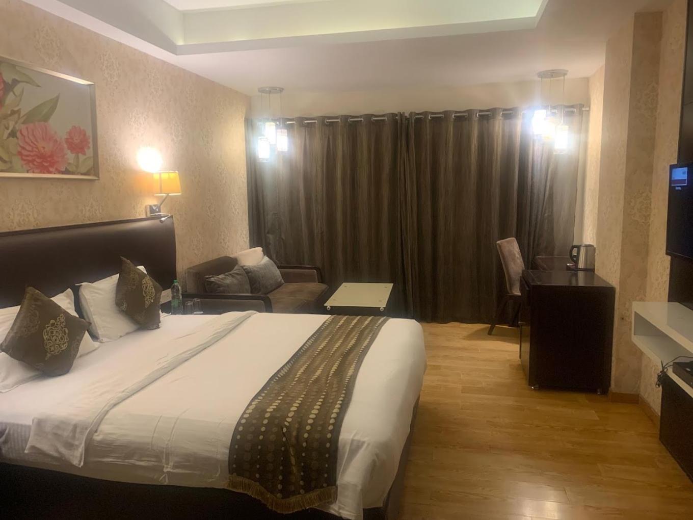 Nandan Kanan Hotel & Resort Sipra Екстер'єр фото