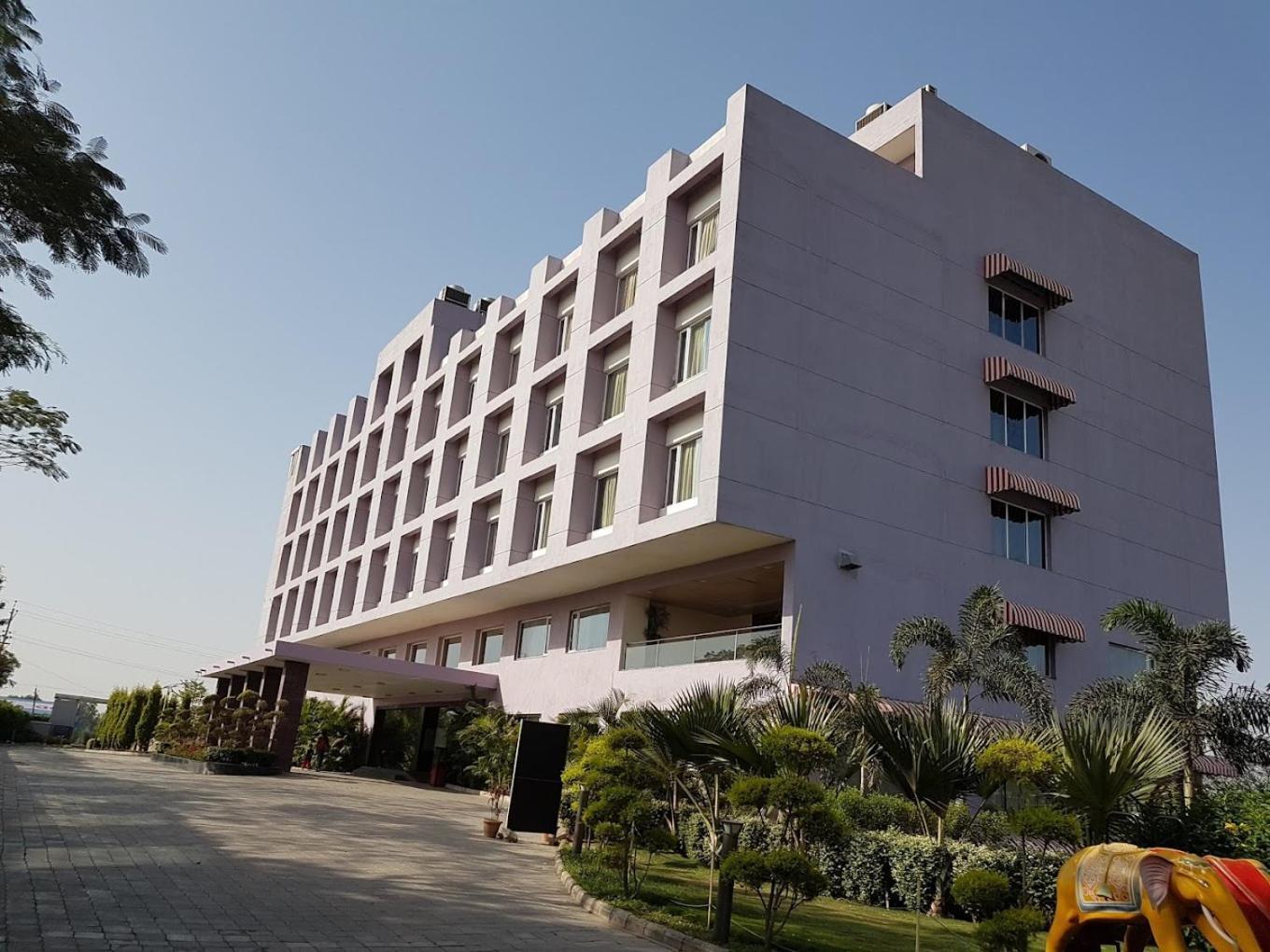 Nandan Kanan Hotel & Resort Sipra Екстер'єр фото