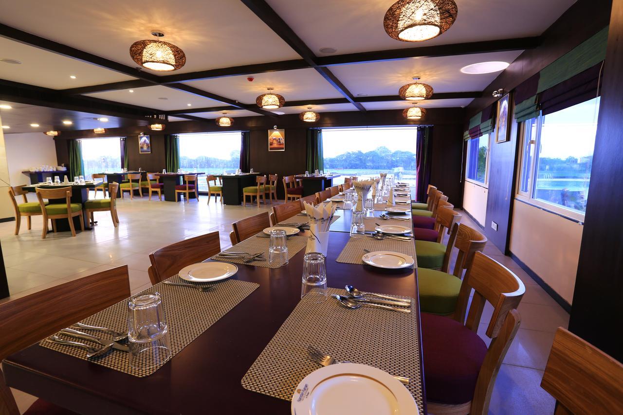 Nandan Kanan Hotel & Resort Sipra Екстер'єр фото