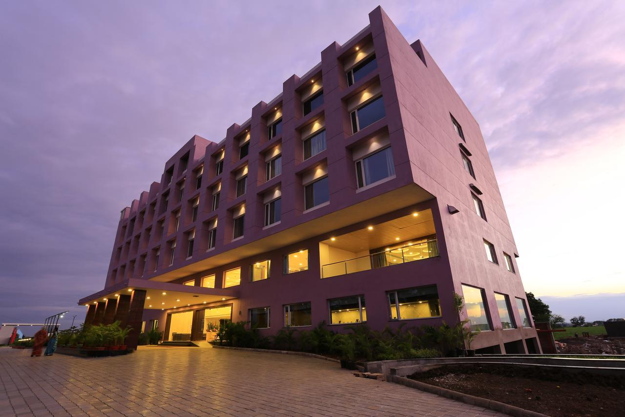 Nandan Kanan Hotel & Resort Sipra Екстер'єр фото