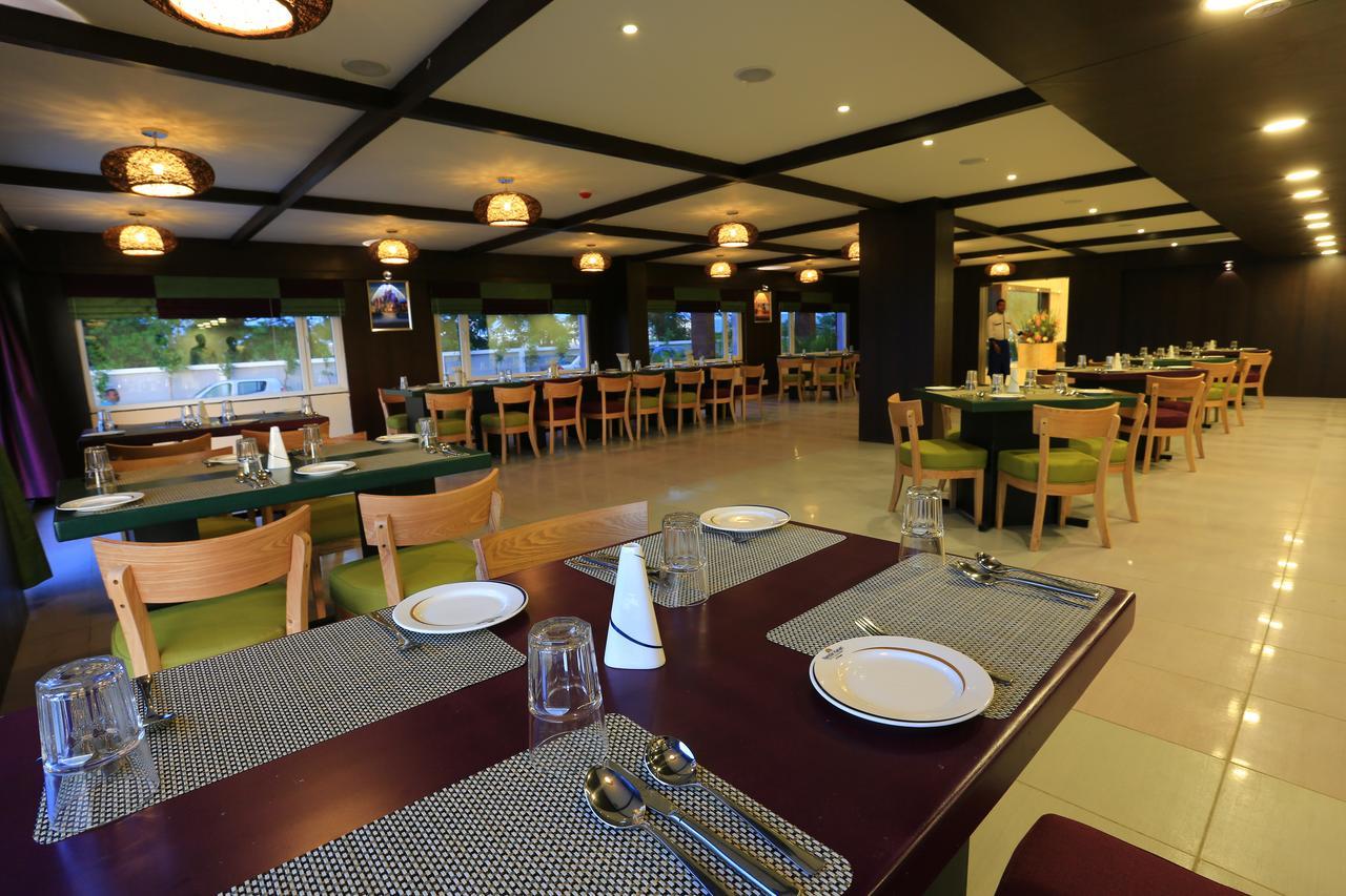 Nandan Kanan Hotel & Resort Sipra Екстер'єр фото