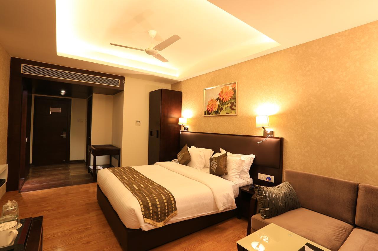 Nandan Kanan Hotel & Resort Sipra Екстер'єр фото