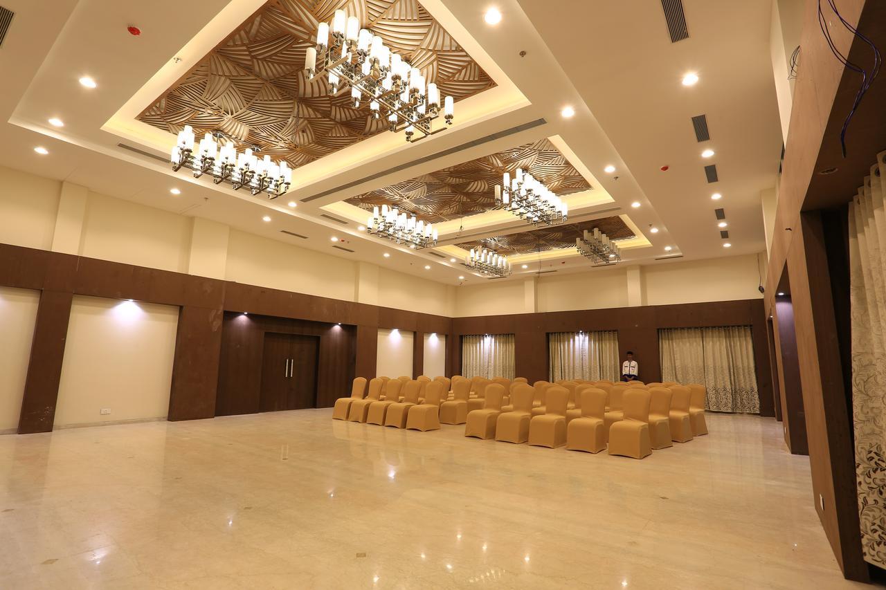 Nandan Kanan Hotel & Resort Sipra Екстер'єр фото