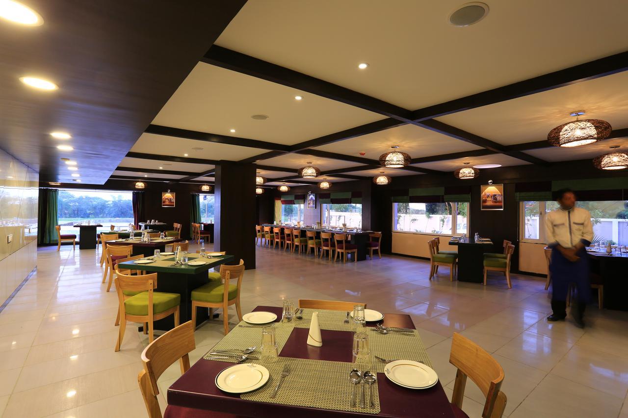 Nandan Kanan Hotel & Resort Sipra Екстер'єр фото
