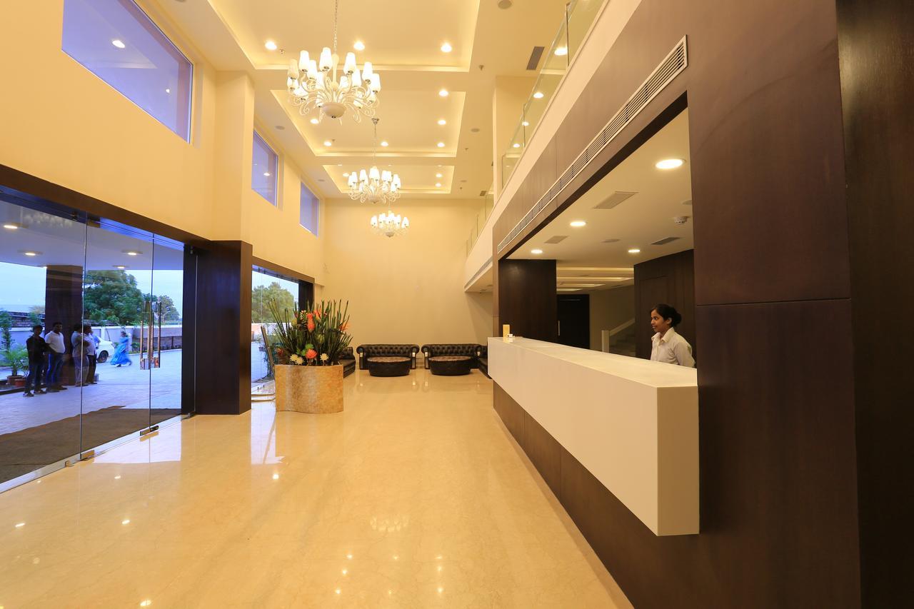 Nandan Kanan Hotel & Resort Sipra Екстер'єр фото